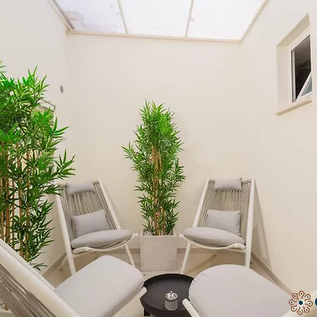 Zema By Apulia Affittacamere 3*